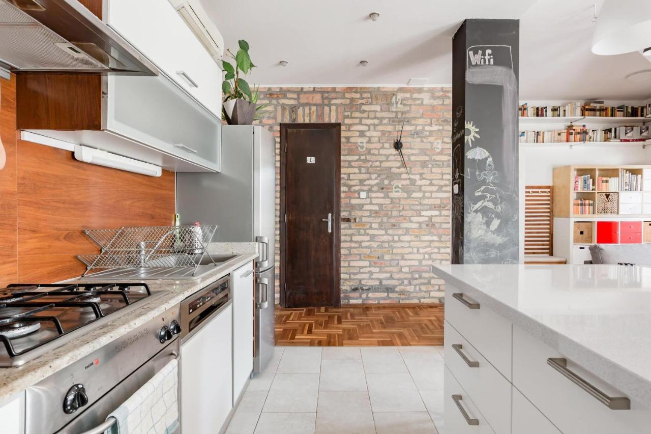 Relax Into Loft Living At A Light-Filled City Escape Budapeste Exterior foto