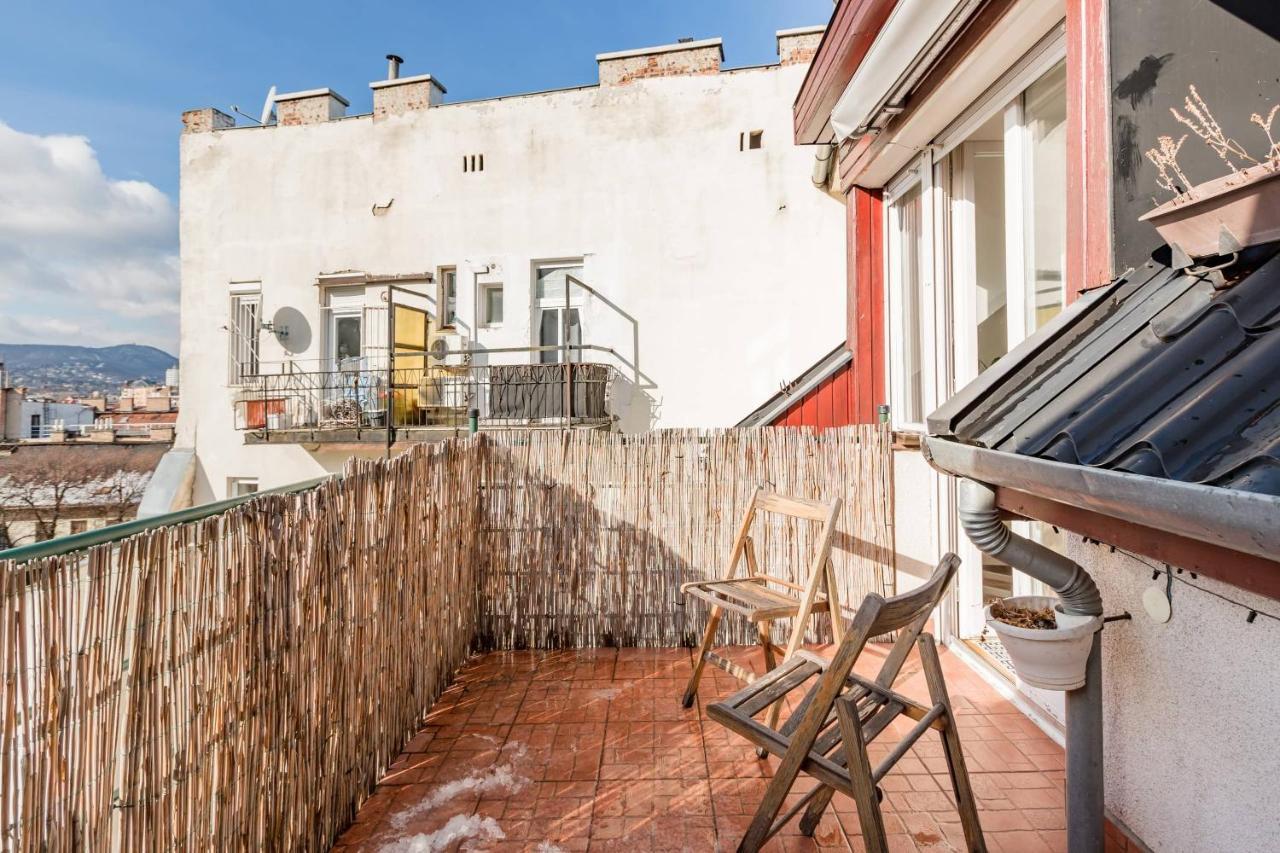 Relax Into Loft Living At A Light-Filled City Escape Budapeste Exterior foto
