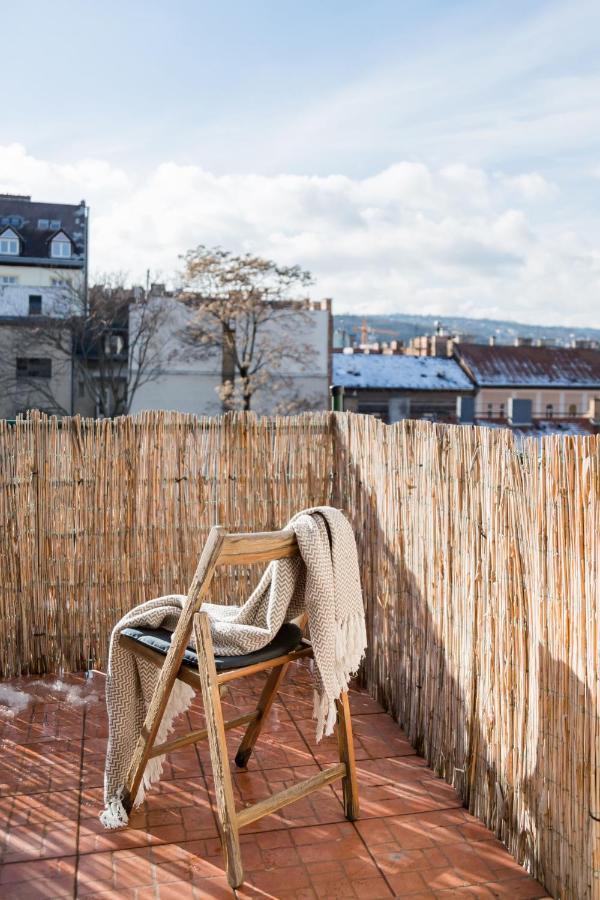 Relax Into Loft Living At A Light-Filled City Escape Budapeste Exterior foto