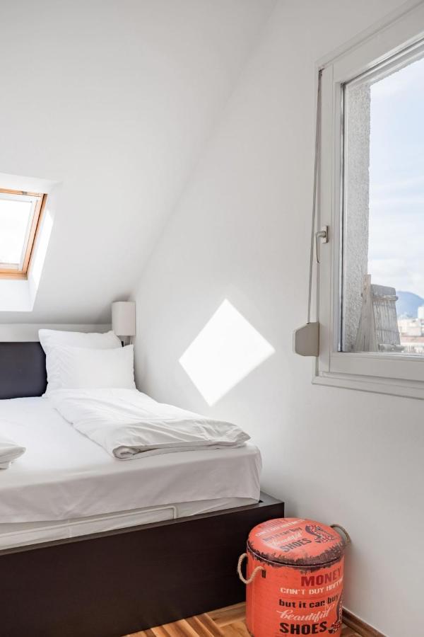 Relax Into Loft Living At A Light-Filled City Escape Budapeste Exterior foto