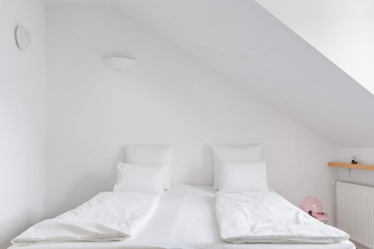 Relax Into Loft Living At A Light-Filled City Escape Budapeste Exterior foto